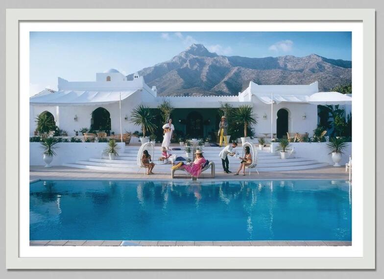 Luxury Lifestyle Pictures - Retro pool side Host Luxury Lifestyle