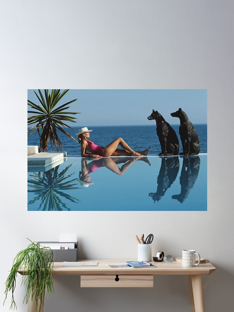 Luxury Lifestyle Pictures - Retro Poolside Host Luxury Lifestyle di