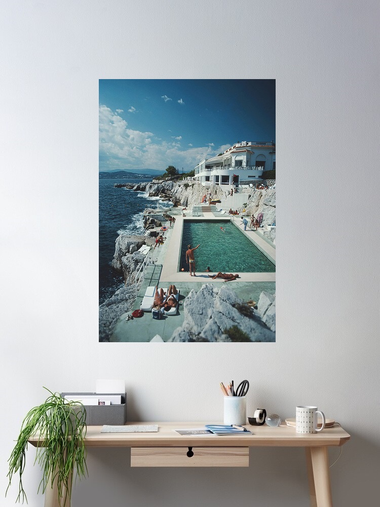 Luxury Lifestyle Pictures - Retro Poolside Host Luxury Lifestyle di